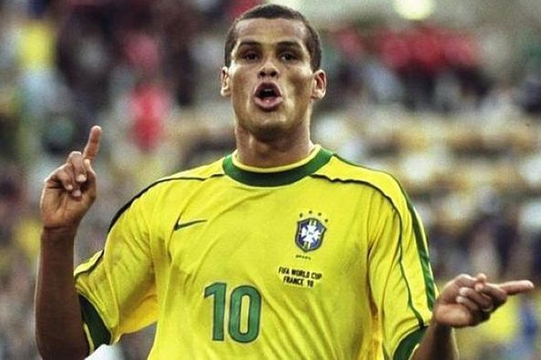 但她依旧凭 但她依旧凭