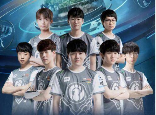 在边路推进 在边路推进